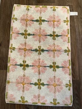 Anthropologie daisy tile rug